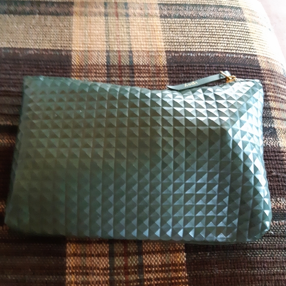 Ipsy bag and four items - Picture 2 of 9